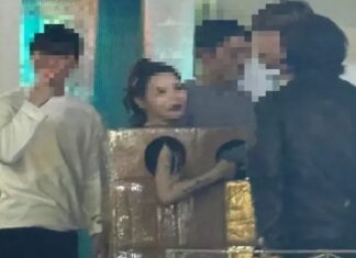 Fenomenlikte son nokta. Karton kutu içinde çırılçıplak dolaştı, kutuya delik açıp göğüslerine dokunulmasına izin verdi