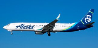 YOLCU UÇAĞININ ACİL ÇIKIŞ KAPISI HAVADAYKEN AÇILIP UÇTU. HAVAYOLU BÜTÜN BOEING 737 MAX 9’LARINI YERE İNDİRDİ.