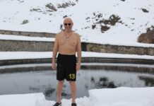 📽️ 1 metre karın altında, eksi – 20 derecede ve açık havada 13 Bitlisli yüzdü.