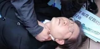 📽️GÜNEY KORELİ MUHALİF LİDER LEE, BASIN TOPLANTISINDA BOYNUNDAN BIÇAKLANDI