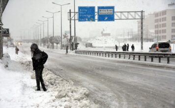 Kar; Bitlis, Van, Hakkari ve Muş’ta 681 yerleşim yerine ulaşım sağlanamıyor.