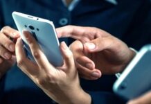 Araştırma: Çalışanların işyerinde akıllı telefon kullanmaları performanslarını etkilemiyor.