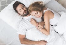 YATAĞIN SOLUNDA MI SAĞINDA MI UYUYORSUNUZ? TERCİHİNİZ KİŞİLİĞİNİZİ ELE VERİYOR.