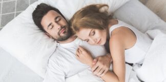 YATAĞIN SOLUNDA MI SAĞINDA MI UYUYORSUNUZ? TERCİHİNİZ KİŞİLİĞİNİZİ ELE VERİYOR.