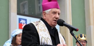 Papa, çocuk istismarına göz yuman başpiskoposun istifasını ölümünden sonra kabul etti