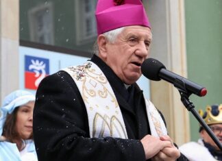 Papa, çocuk istismarına göz yuman başpiskoposun istifasını ölümünden sonra kabul etti