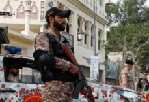 PAKİSTAN’DA KANLI SEÇİM: 2 PATLAMA 24 ÖLÜ