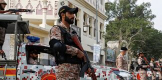 PAKİSTAN’DA KANLI SEÇİM: 2 PATLAMA 24 ÖLÜ