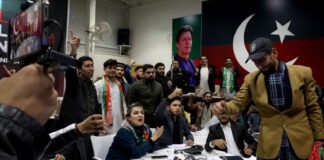 PAKİSTAN SEÇİMLERİNDE HAPİSTEKİ LİDERİN ADAYLARI ÖNDE GİDİYOR