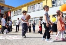 İlk ve ortaöğretim kurumlarında dersler yarın yeniden başlıyor.