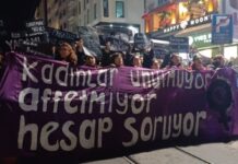 Depremin yıldönümünde kadınlardan İstanbul’da eylem: ‘Unutmuyor, affetmiyor, hesap soruyoruz’