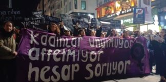 Depremin yıldönümünde kadınlardan İstanbul’da eylem: ‘Unutmuyor, affetmiyor, hesap soruyoruz’