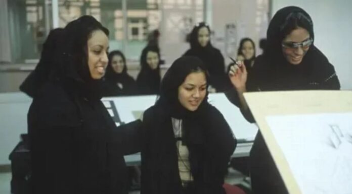 Suudi Arabistan’da kısmi kıyafet devrimi; sınavlarda çarşaf giyilmeyecek!