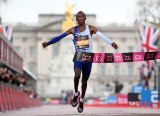 Dünya rekortmeni Kenyalı maratoncu Kelvin Kiptum, geçirdiği trafik kazasında hayatını kaybetti.