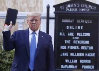 “Size yemin ediyorum. Kimse Trump yönetimi altında İsa’nın haçına dokunamayacak”