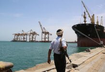 Husiler gemi vurdu: Ölü ve yaralılar var