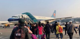 ÇİN’DE “GÜVENLİ UÇUŞ” İÇİN UÇAK MOTORUNA MADENİ ‘UĞUR’ PARASI ATILDI!