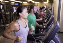 Araştırma: Egzersiz sırasında kozmetik fondöten sürmek cilt ve gözenekler üzerindeki olumsuz etkiler yaratıyor.