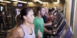 Araştırma: Egzersiz sırasında kozmetik fondöten sürmek cilt ve gözenekler üzerindeki olumsuz etkiler yaratıyor.