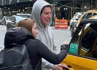 Eylem Tok ve oğlu New York’ta taksiye biniyor:keyifler yerinde!