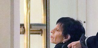 Sağlık sorunları bulunan oyuncu ve şarkıcı Liza Minnelli, 1 yıl sonra tekerlekli sandalyeyle görüldü.