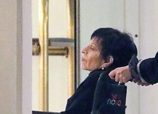 Sağlık sorunları bulunan oyuncu ve şarkıcı Liza Minnelli, 1 yıl sonra tekerlekli sandalyeyle görüldü.