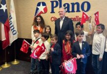 Dünyanın ilk ve tek çocuk bayramı ABD’de kutlandı. Texas’ta belediye başkanı koltuğunu Türk çocuklara devretti