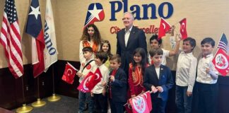 Dünyanın ilk ve tek çocuk bayramı ABD’de kutlandı. Texas’ta belediye başkanı koltuğunu Türk çocuklara devretti