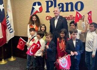 Dünyanın ilk ve tek çocuk bayramı ABD’de kutlandı. Texas’ta belediye başkanı koltuğunu Türk çocuklara devretti
