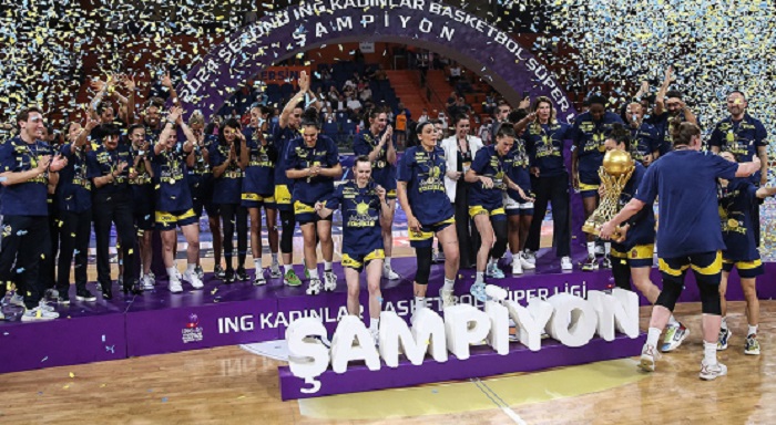 4 günde 2 kupa. Önce EuroLeague, şimdi de Türkiye şampiyonu