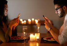 RESTORANDA CEP TELEFONUNA BAKMAK YERİNE SOHBET EDENE ÖDÜL