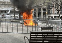 TRUMP’UN YARGILANDIĞI MAHKEMENİN ÖNÜNDE KENDİNİ YAKAN ADAM ÖLDÜ