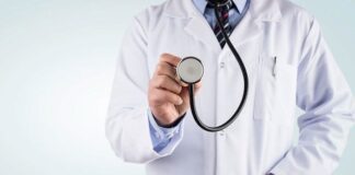 Belirlenen şartları taşımaları halinde muayenehanesi olan hekimler, vakıf üniversitelerini de kullanabilecek.