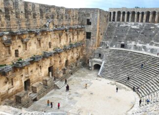 Aspendos, Side, Patara ve Efes gece yarısına kadar açık