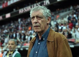 Beşiktaş, teknik direktör Fernando Santos ile yollarını ayırdı.