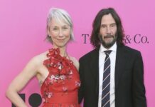 Kanadalı oyuncu, yapımcı, yönetmen ve müzisyen Keanu Reeves yeni imajıyla şaşırttı
