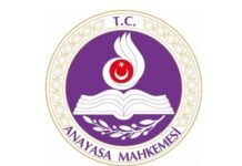 AYM, Üniversitelerde bildiri dağıtma ile afiş ve pankart asmayı izne bağlayan YÖK müeyyidesini iptal etti.