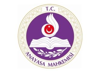 AYM, Üniversitelerde bildiri dağıtma ile afiş ve pankart asmayı izne bağlayan YÖK müeyyidesini iptal etti.