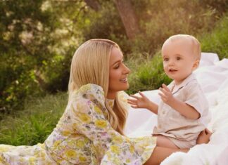 Paris Hilton, sosyal medyadan uzak tuttuğu 5 aylık bebeğinin ilk fotoğraflarını paylaştı.