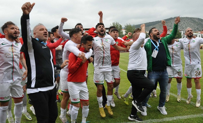 Amedspor Şampiyon olup 1. Lig’e çıktı,  Diyarbakır Sokaklara Döküldü