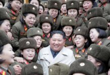 📽️”Dost Baba’mız Kim Jong Un’la övünelim.”… Kuzey Kore’nin propaganda şarkısı sosyal medyada viral oldu