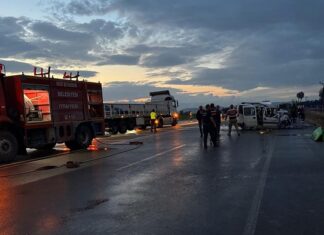 📽️Kaza değil katliam. Hatay’da iki otomobilin çarpıştı; 5 kişi hayatını kaybetti, 2 kişi yaralandı.
