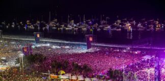 📽️ ÜNLÜ PLAJDAKİ MADONNA KONSERİNİ 1,6 MİLYON KİŞİ İZLEDİ.