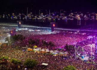 📽️ ÜNLÜ PLAJDAKİ MADONNA KONSERİNİ 1,6 MİLYON KİŞİ İZLEDİ.