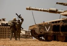 İSRAİL, ABD BAŞKANI’NIN UYARISINA RAĞMEN REFAH KENTİ ÇEVRESİNE TANK YIĞIYOR VE BOMBALIYOR