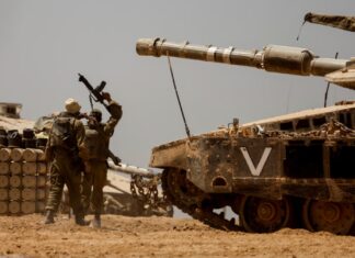İSRAİL, ABD BAŞKANI’NIN UYARISINA RAĞMEN REFAH KENTİ ÇEVRESİNE TANK YIĞIYOR VE BOMBALIYOR