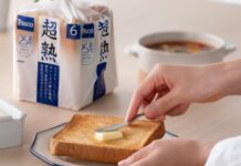 EKMEK PAKETİNİN İÇİNDEN FARE PARÇALARI ÇIKTI.