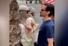 ABD’DE BAŞÖRTÜLÜ GÖSTERİCİYE HAKARET EDEN ÖĞRETİM GÖREVLİSİ ÜNİVERSİTEDEN ATILDI