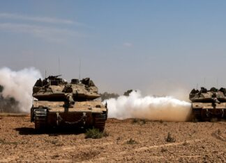 GAZZE’DE İSRAİL TANKLARI REFAH İÇLERİNE İLERLİYOR