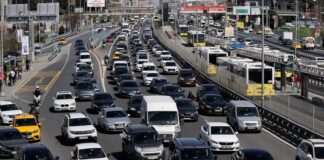 📽️Nereden Öğrendi Acaba? Otomobildeki Yapay Zeka Trafikte Araya Kaynak Yaptı.